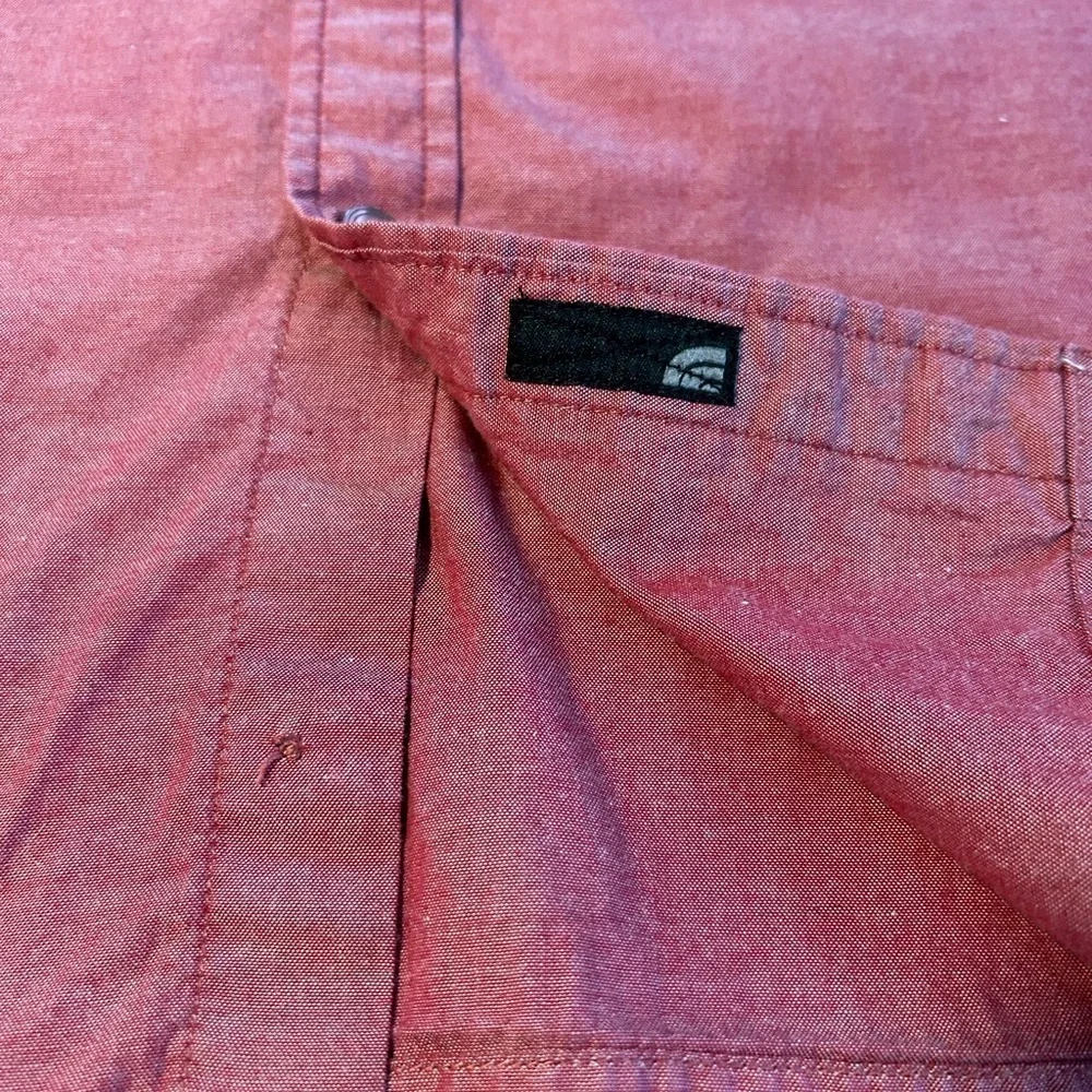 The North Face Men’s Shirt | Short-sleeved Button-up Size Small | Red